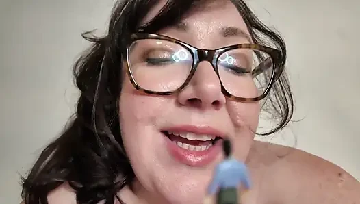 Giantess Meets Her Tiny Neighbor