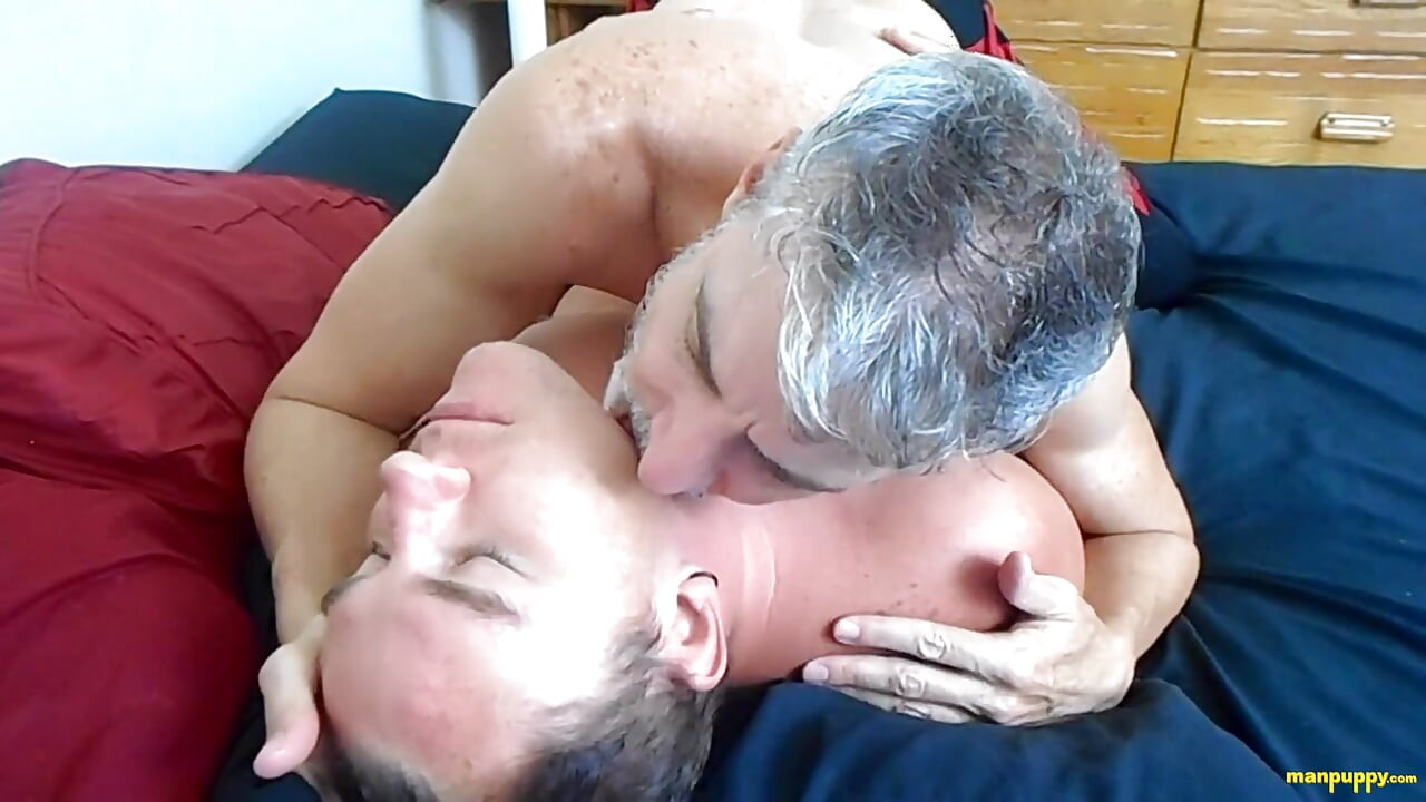 Hot Gay Kissing with Leo & Richard