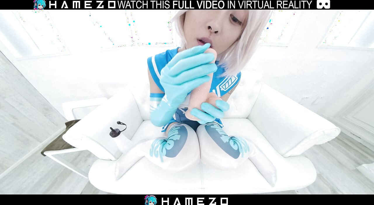Stunning Japanese babe Sora Suda is moaning while cumming,in VR.