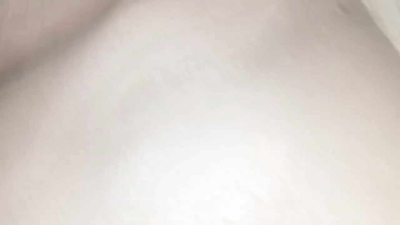 Apreté los pechos de mi cuñada y también los chupé