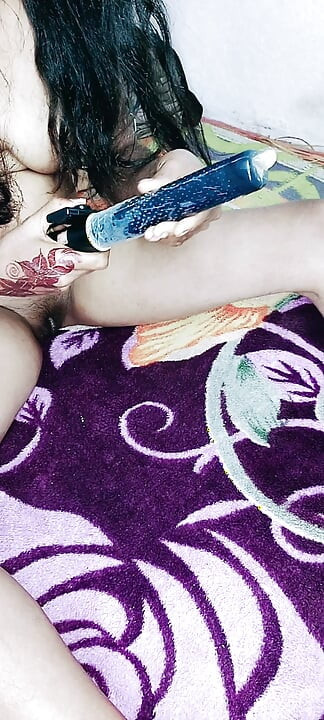 My sister got naked and drained the water from her pussy