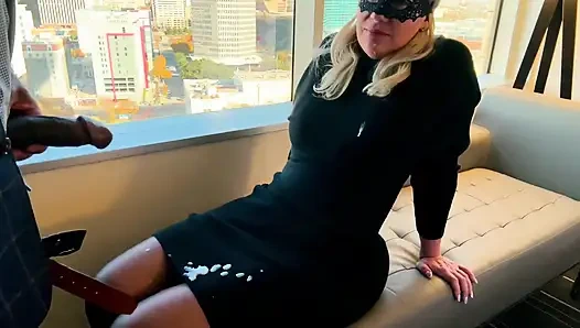 Fa Fionas в черном платье