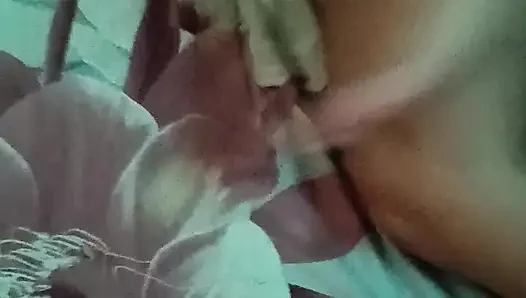 Heimvideos: junge schlampe fickt doggystyle mit einem nachbarn
