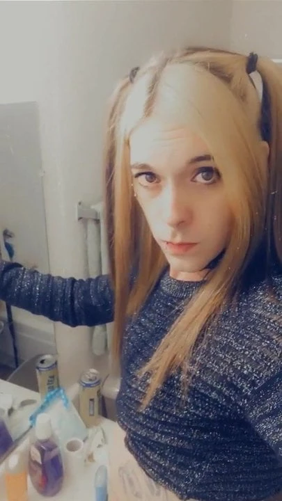 Trans Goddess in Sexy Mini Skirt