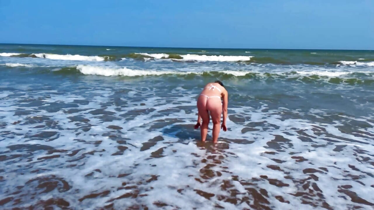 Hotwife am strand