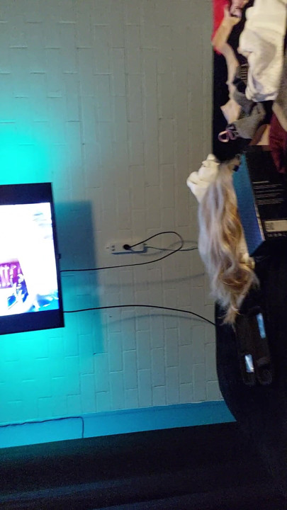 Travesti dildoyla sikişiyor