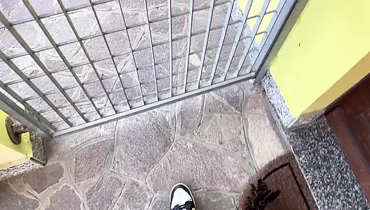 En iyi arkadaşım beni iç çamaşırıyla eve davet ediyor, sonra onun fotoğraflarına mastürbasyon yaparak beni şaşırtıyor, benim bakış açım