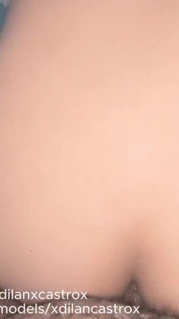 POV 異性愛者 好奇心がゲイのツインクと裸でセックスし、彼女の中出しのアナルに射精 |クリップ1