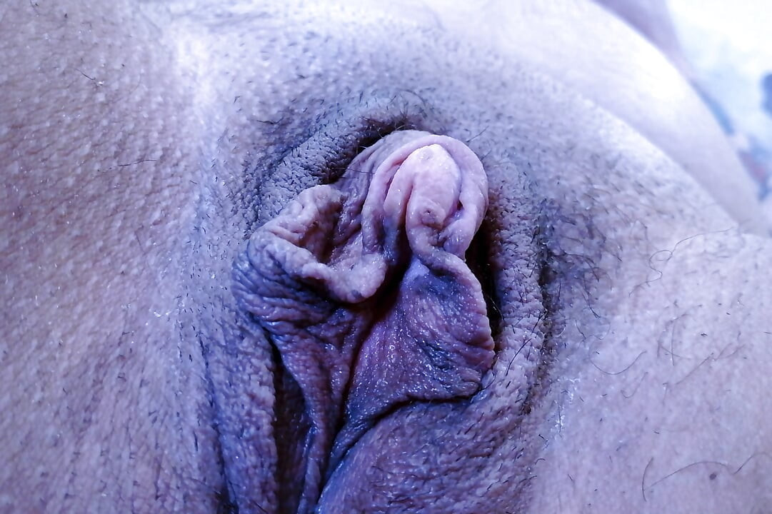CLOSE UP PUSSY PLAY WET WITH SLICK