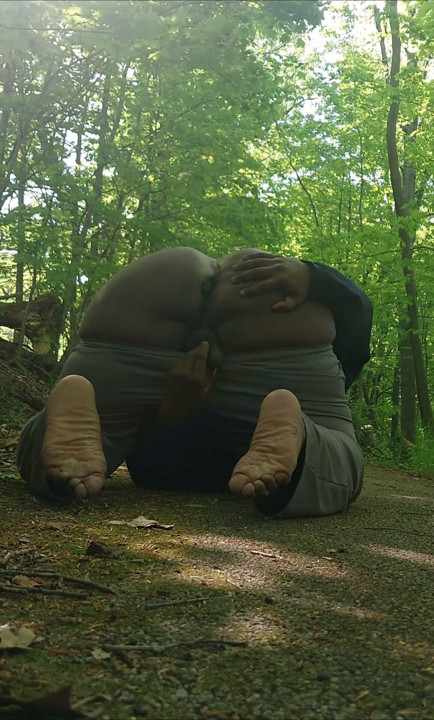 Risky exposed public cumshot