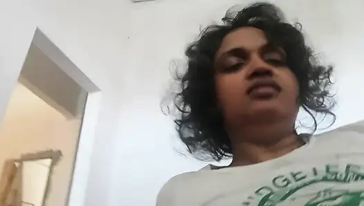 Ibu tiri indiaku kontolku di atasku