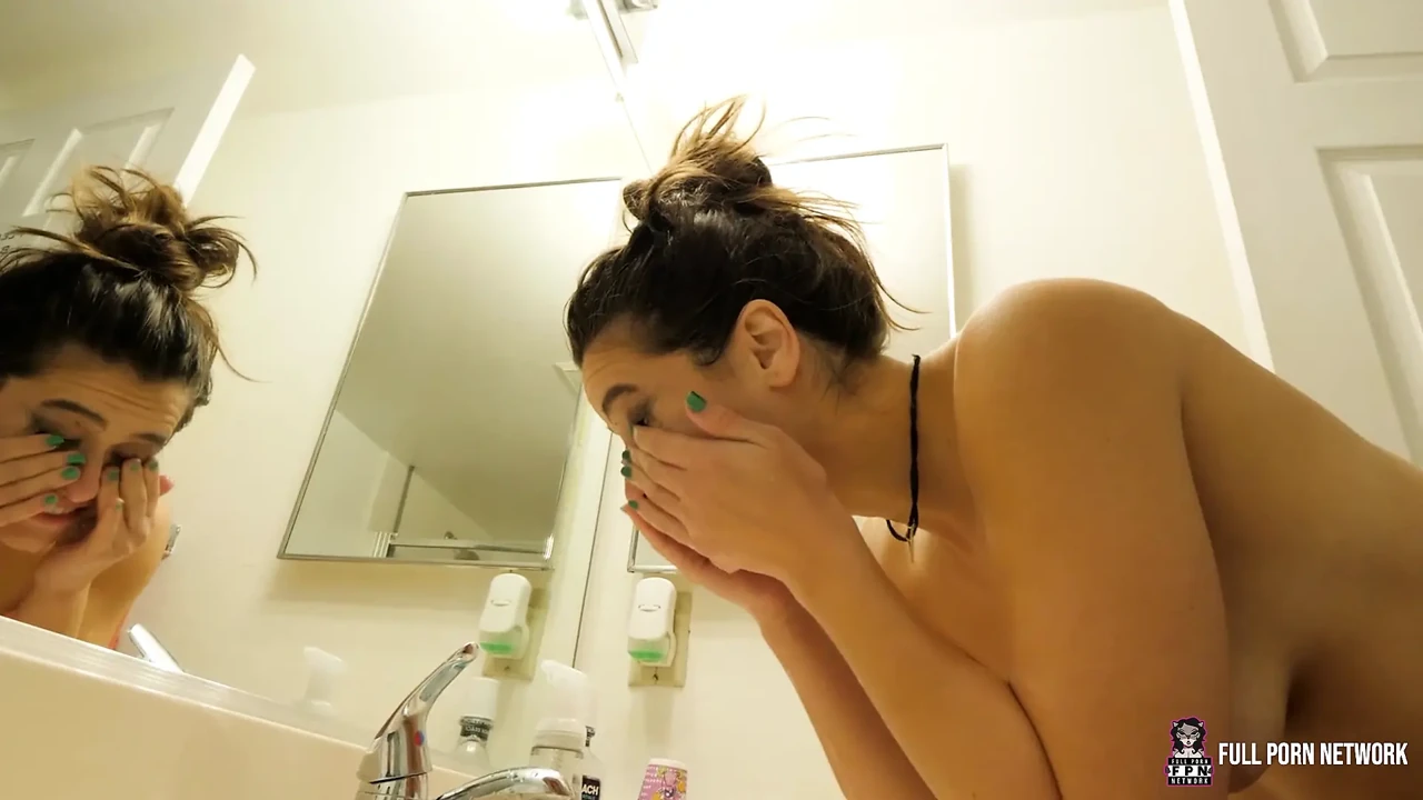Abbie Maley can't keep her hands off her man's thick cock