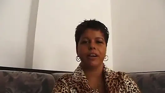 Big ass ebony slut rubs and fingers her pussy at the casting