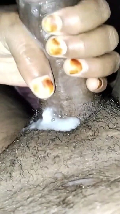 Schoondochter pijpte de lul van haar schoonvader en dronk zijn sperma | Clip 1