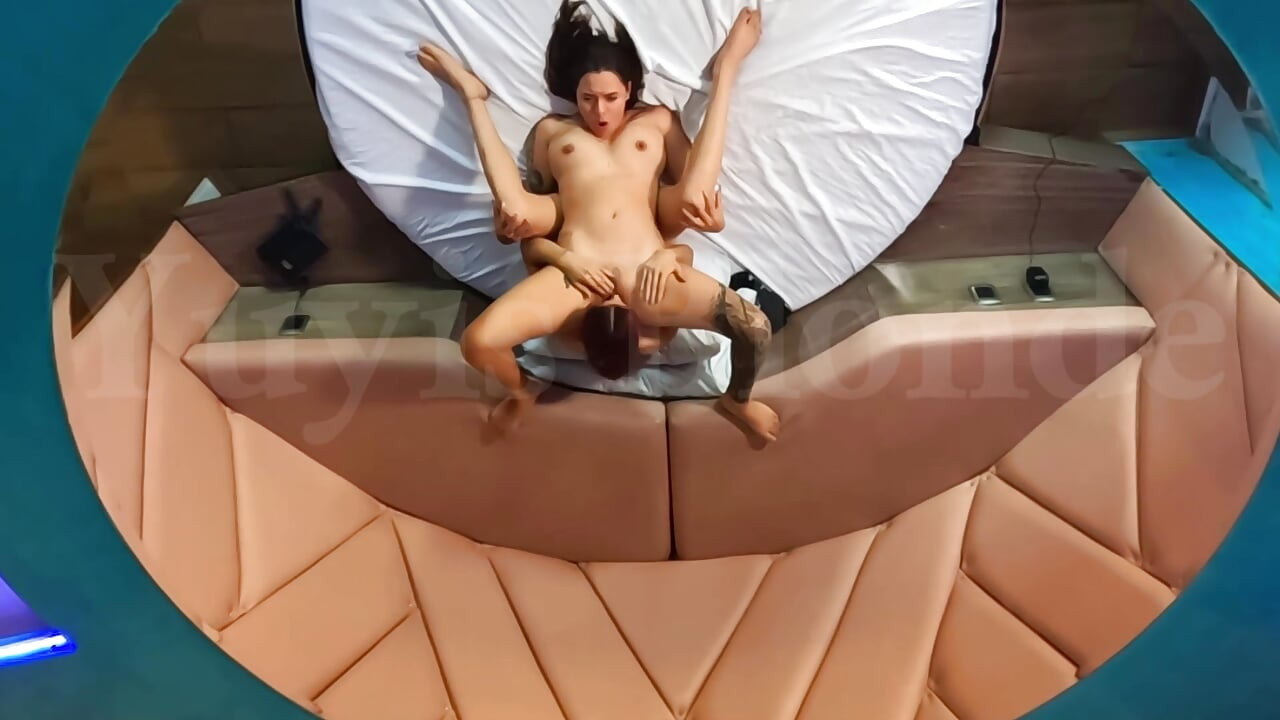 lesbian eats my pussy uncontrollably