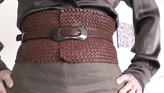 Aufregender gürtel fitting mit einem wäscherock, teil 2, lady victoria Valente