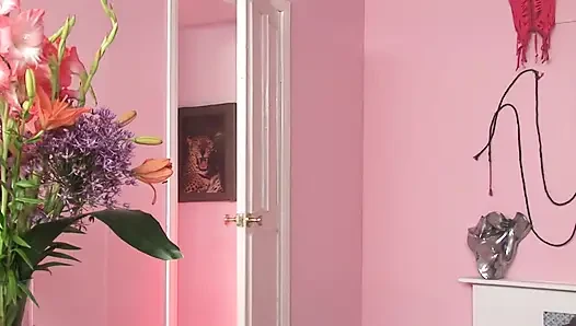 Curvy vampire wants to lick and suck every inch of blondie's body