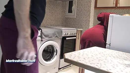 Stiefmutter in der küche sagte nein, sex! - Ermöglicht stiefsohn nur wichsen und auf ihren fetten arsch abspritzen