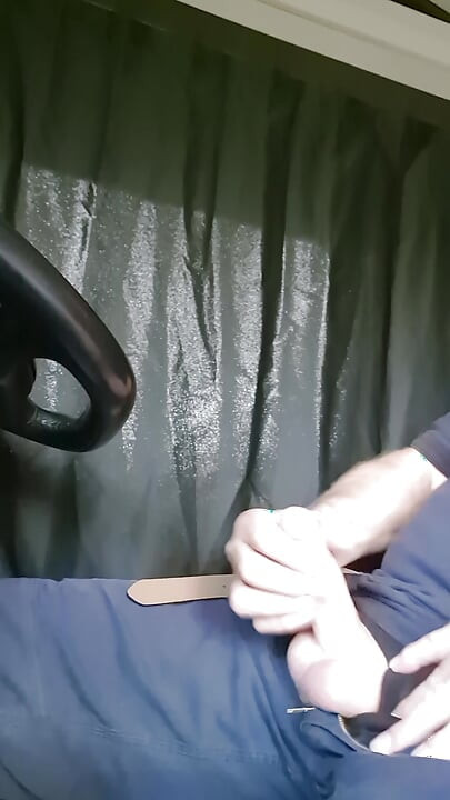 Stropire uriașă de spermă în camioneta mea.