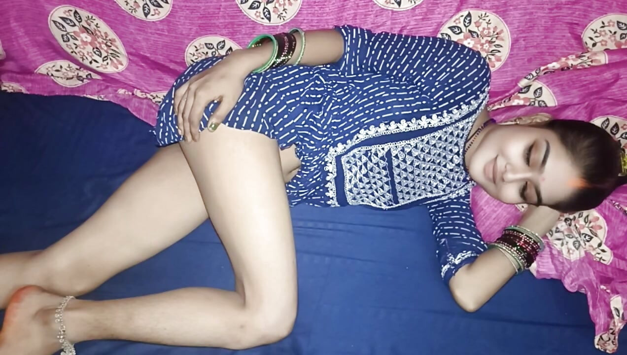Făcând sex cu soția unui prieten stând pe penisul lui, sperma a ieșit. Și videoclip sexual indian xxx