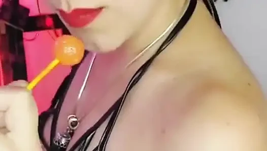 ShyyFxx ваш властный босс дрочит с Lollipop и заставляет тебя лизать ее киску, унижение