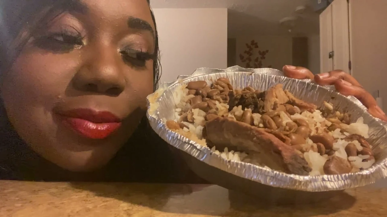 Mukbang hedeflerim hakkında konuşurken Brezilya yemeği yiyor (gel benimle rahatla)
