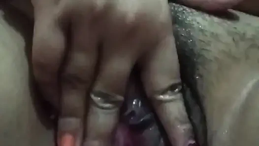 Bengalli evli kadın parmaklıyor, anne sütü ve banyo yapıyor videosu