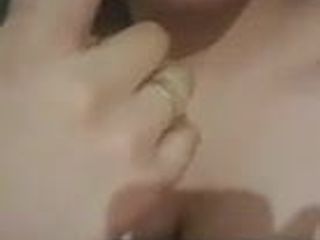 Meine X-Freundin lutscht ihren Finger