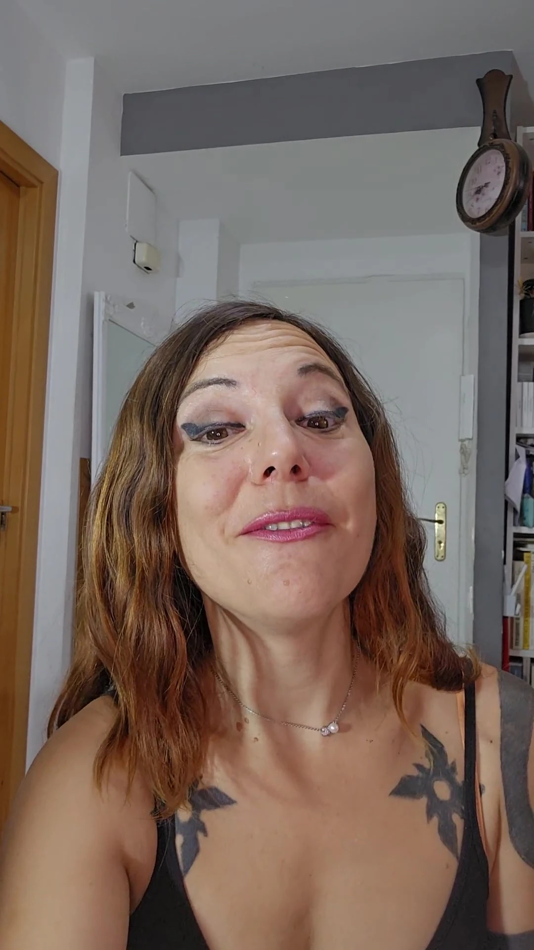 Karşı çıkamıyorum ve seni sağmak için yarağına binmek istememe neden olamadığı için Me.do önünde mastürbasyon yap!