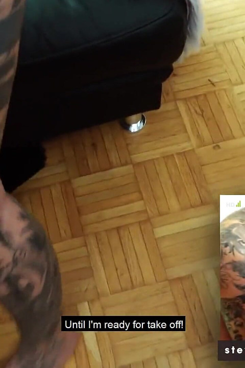 Bodo lädt Mia Blow ein, nach einer party seinen großen schwanz zu lutschen! Steven Shame