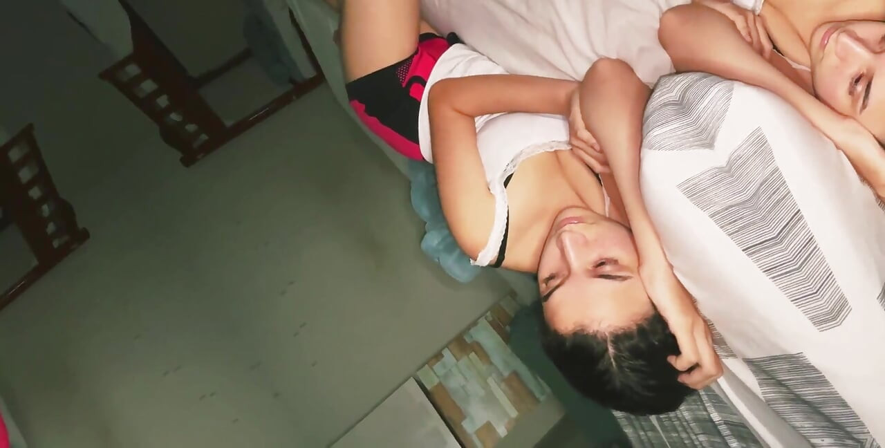 Mengongkek teman wanita panas saya