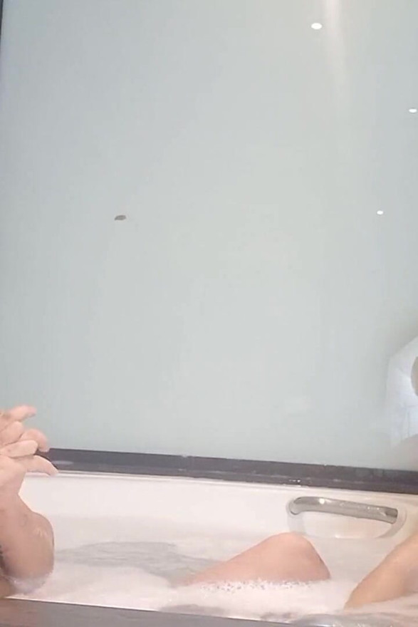 Bathtub with inês Ventura