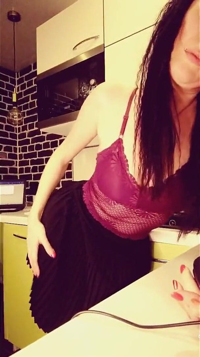 Naughty Housewife Squirts in the Kitchen and Splashes the Table Ginnagg