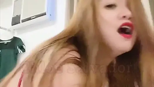 Seksi Pinay model ateşli iç çamaşırlı şeker üvey babasını azdırıyor