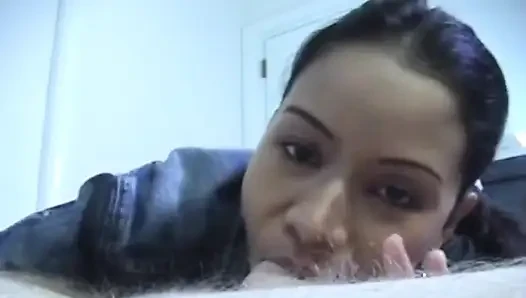 Özel Filipinli amatör Jill, küçük götlü sıska öğrenci amını çoklu posta gerdiriyor. yüze büyük boşalma.