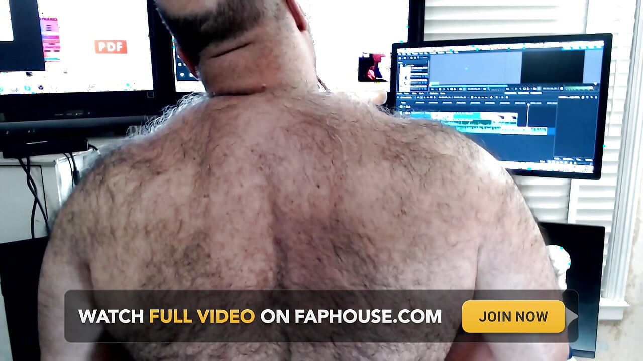 Bullmusclejoe Sucking a Dildo for Ya!