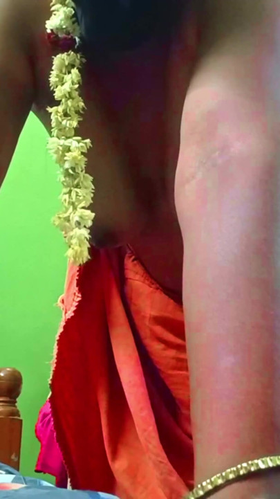 Ammu takes off her T-shirt, reveals her breasts to seduce, and bends over to take it hard 103 | Clip 2