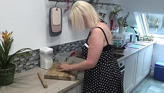 Mrs Moon dan rolling pin