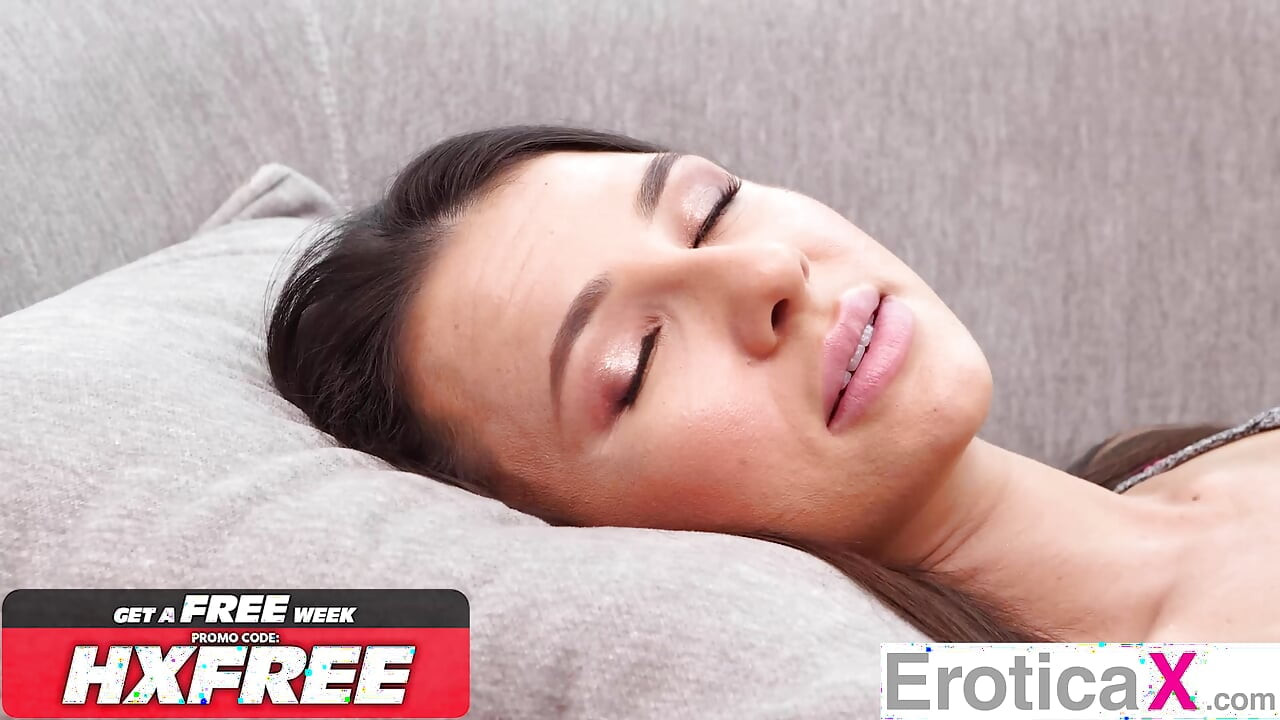 Eroticax - prachtige Liz Jordan geneest hun liefde met langzame, diepe sensuele neukpartij