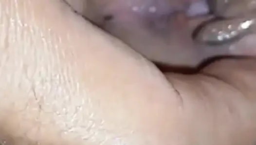 Aşka gerek yok ama yine de vücudunun sıcaklığını hissediyorum