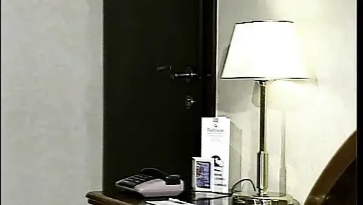 Seksi büyük memeli sarışın götten büyük penisi seviyor