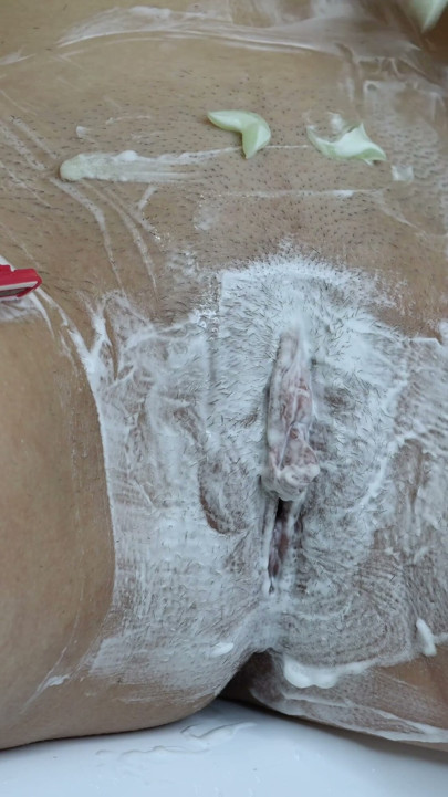 Closeup of shaving the vagina with a trimmer and a razor! | Clip 2