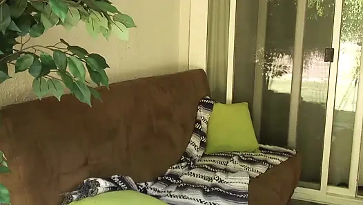 Зрелую с большой задницей трахнул возбужденный чувак