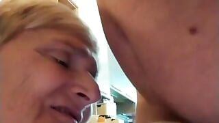 Lory masturbace a kouření s polykáním