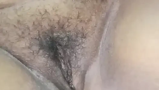 Madani'm kırmızı sari giyiyor olsaydı, yalnızken bana gelir ve onu parmaklamamı isterdi.