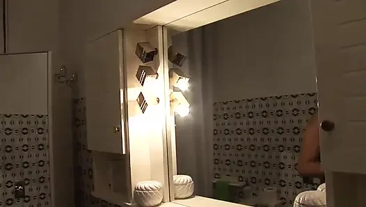 Üvey annem yarağımı istiyor!