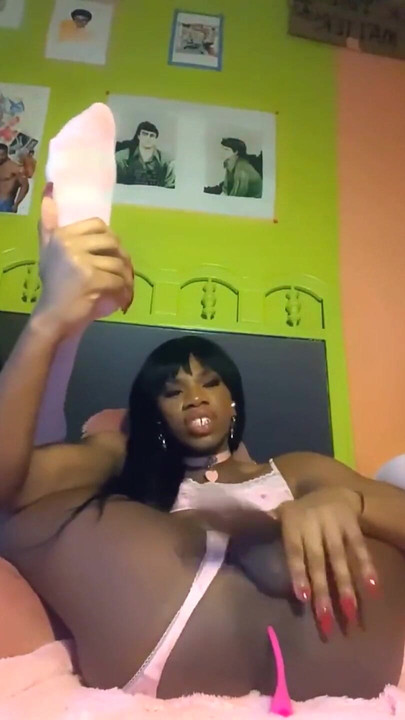 รักกูหรือยัง? Idk y'all แค่ดูฉันใส่กางเกงในและเขย่าตัวฉัน ตอนนี้กูกําลังถ่ายวิดีโอ commision DMs.