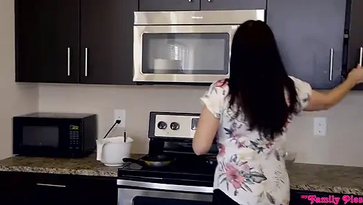 Family breakfast - s4:e5