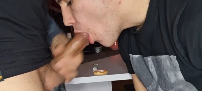 Lul zuigen met cumshot en sperma eten