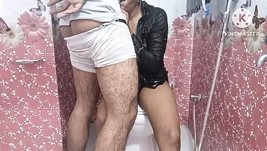 Aku akan mengenal video seks Nilima Bhabhi sepenuhnya di kamar mandi, dia mengisapku dan kemudian menyetubuhiku.